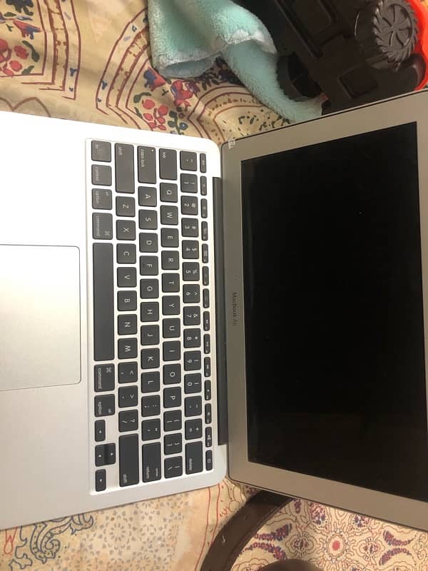 Macbook Air 2015 charging issue 0