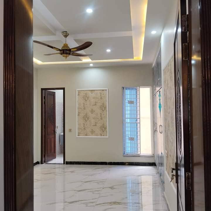 5 Marla Beautiful House Available For Sale In Johar Town 2