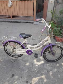 girls cycle in best condition