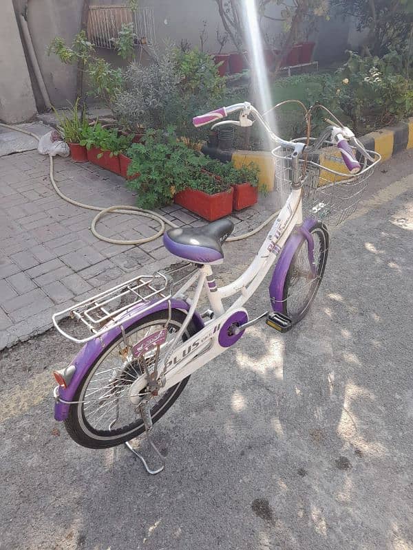 girls cycle in best condition 2