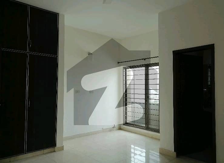 10 Marla Flat For Sale In Rs. 28500000 Only 3