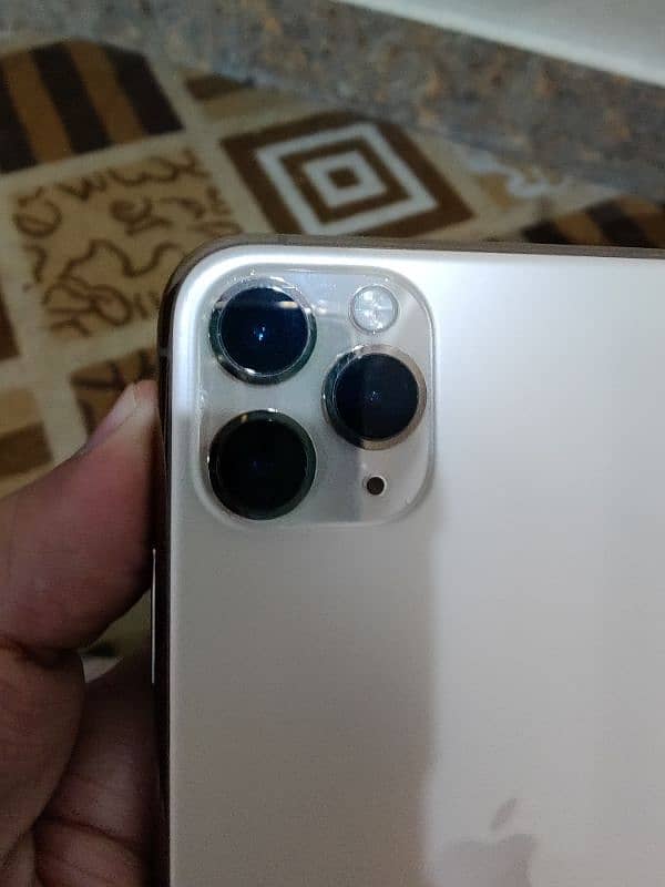 iphone 11pro max 64gb pta aprove 88% health waterpak 2