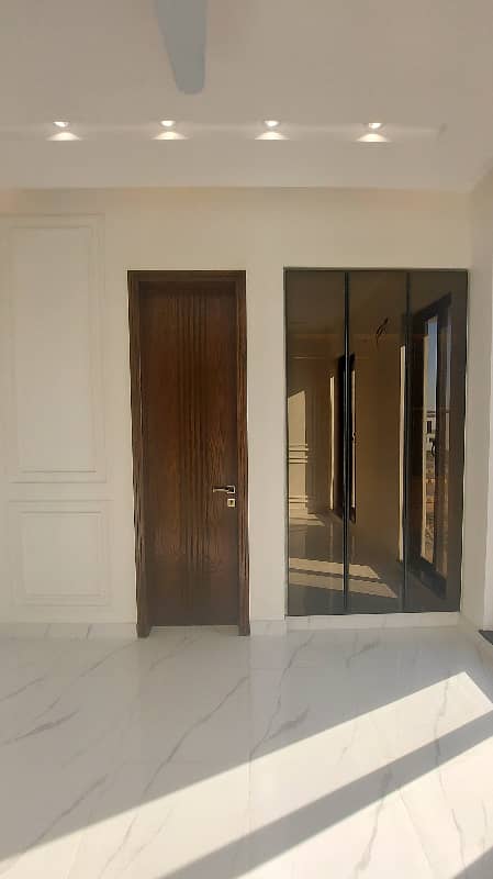 1 Kanal Out Class Luxury Brand New Upper Portion For Rent Available less then Market Value In DHA Phase 5, Block F, Lahore 5