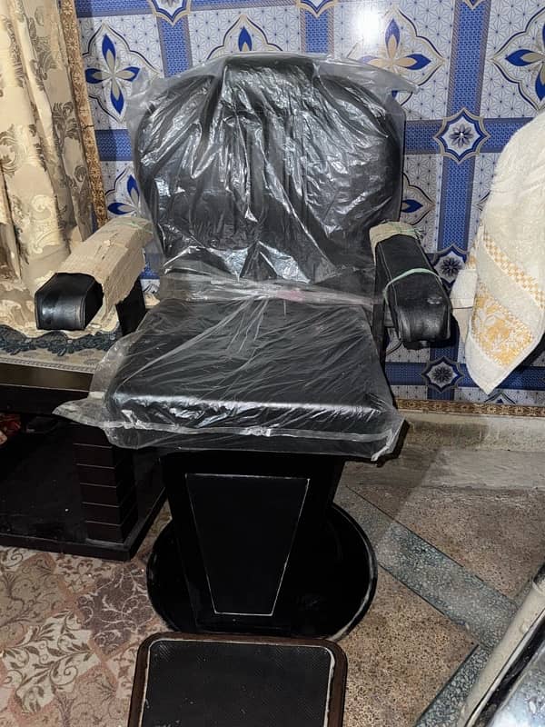 salon chair use nhi hoi bilkul new hy 4