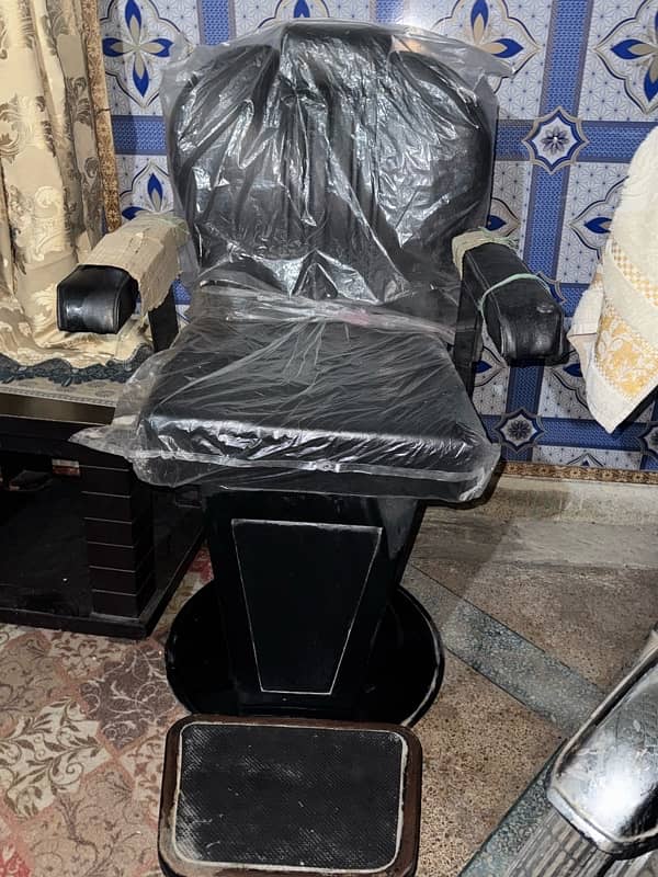 salon chair use nhi hoi bilkul new hy 5