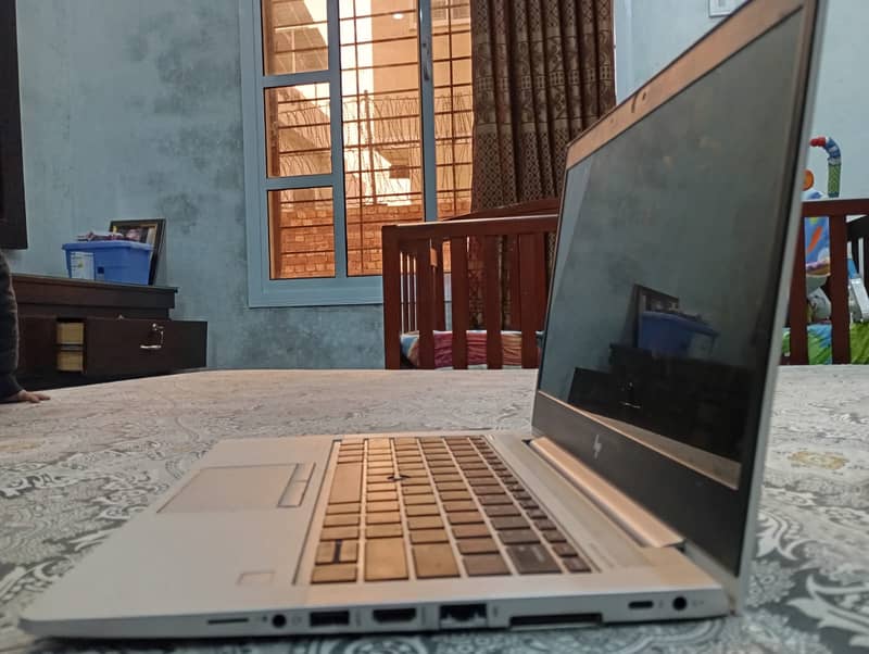 HP EliteBook 830 G5 Laptop 4