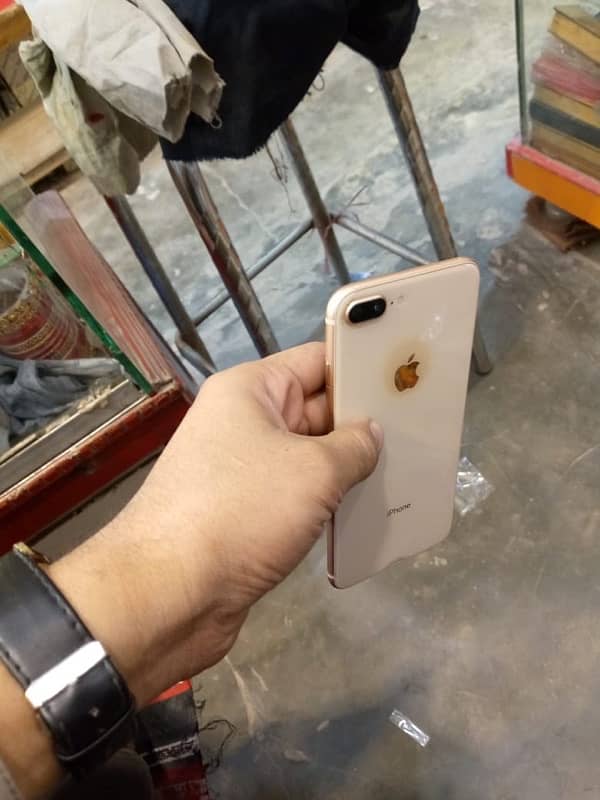 iphone 8 plus golden color in best condition 4