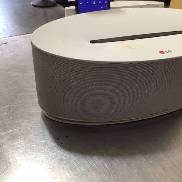 LG docking speaker 1