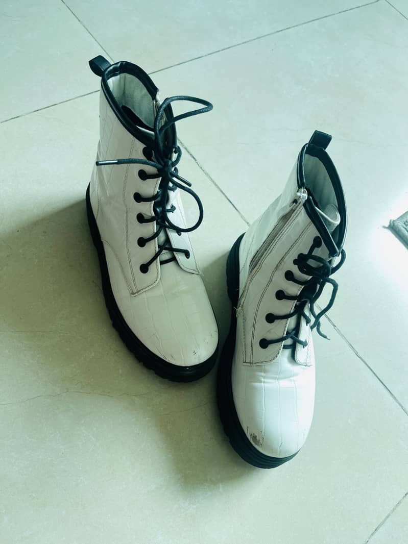 Ethnic boots in excellent condition 2