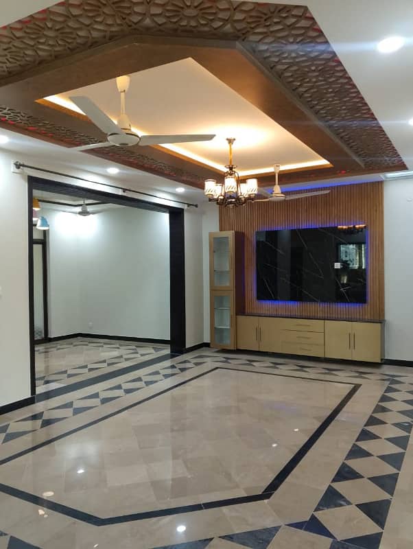 Buy A Upper Portion Of 3200 Square Feet In G-13/3 10