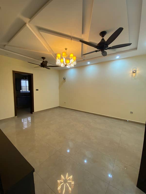 E-BLOCK 7-MARLA IDEAL LOCATION HOUSE FOR SALE 7