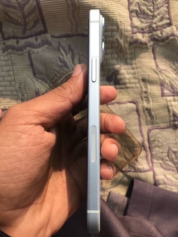 iPhone 15 plus blue 2