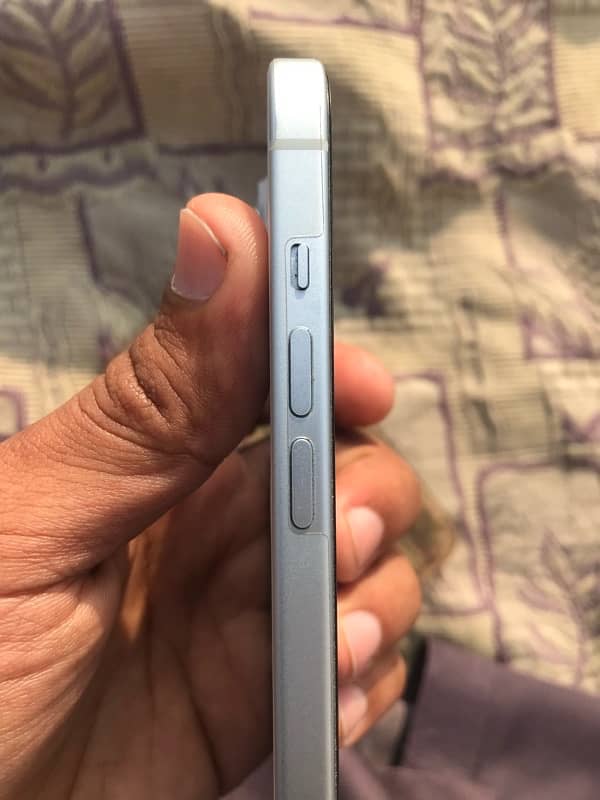 iPhone 15 plus blue 7