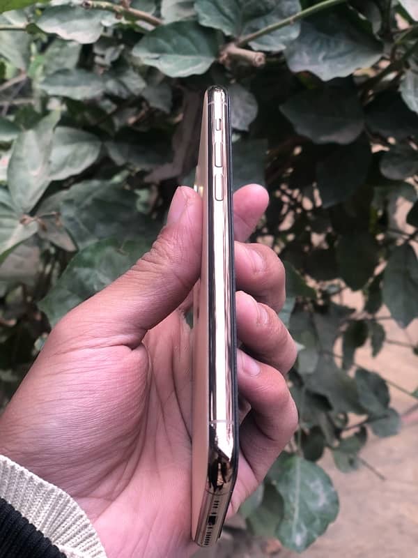 iPhone 11 Pro - 64Gb - Non PTA (FU) - 79% Health 3