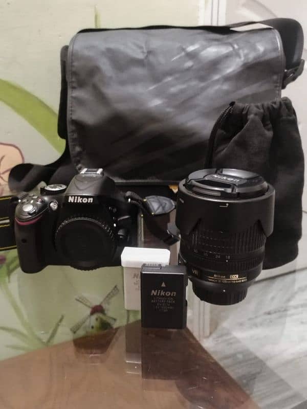 Nikon d5200 with 2 lens + batteries + wifi adapter + box 0