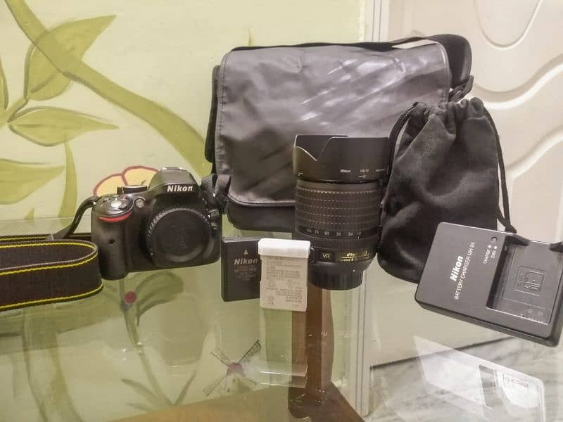 Nikon d5200 with 2 lens + batteries + wifi adapter + box 18