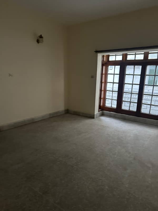 Beautiful Main Road House for rent in F-11 8