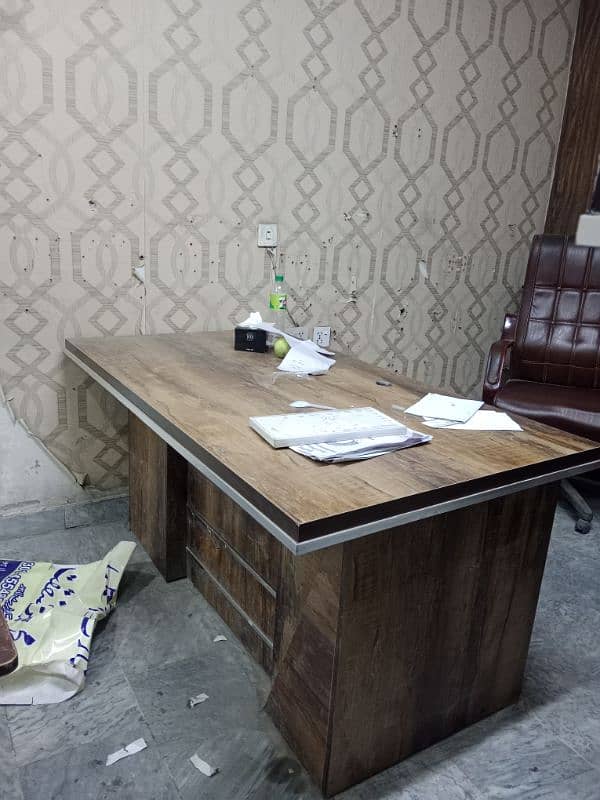 Solid Office Table For Sale in Excellent New Condition 0