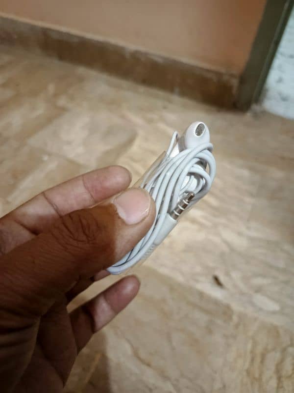 vivo original hand Free bilkul new ha use b nhi ki 1