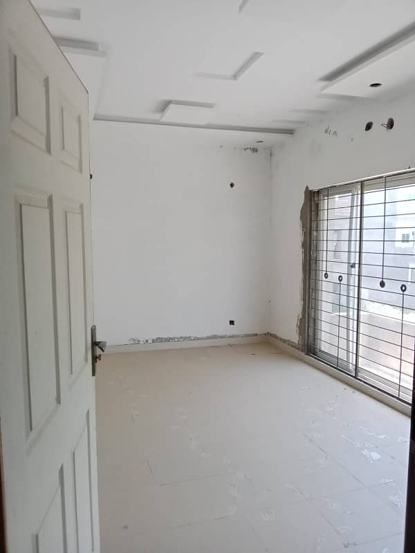 4.33 MARLA SEMI FINISH HOUSE IN PHASE 1 GAS AVAILABLE OR LDA APPROVED AREA FOR SALE 1