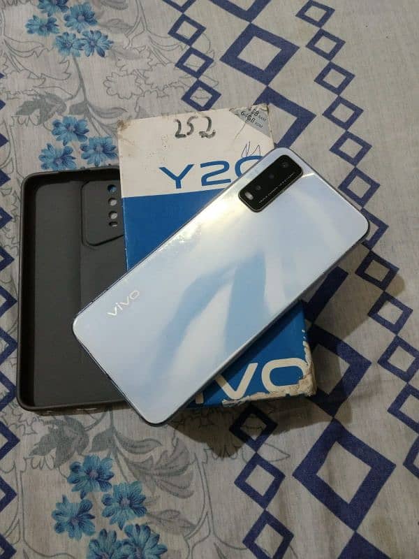 vivo y20 for sale non pta 4/64 Hy Dubai se aiya Hy 4