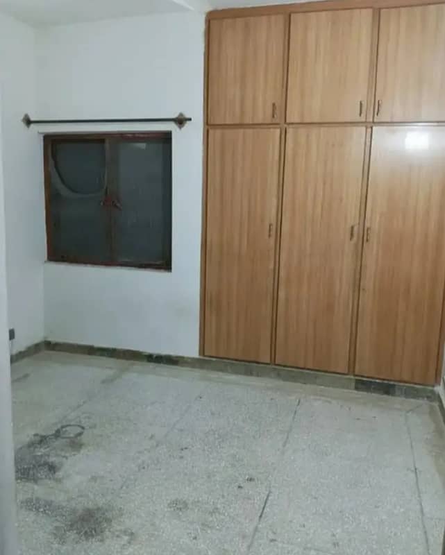 G11/4 E type flat For Rent First floor only family 1