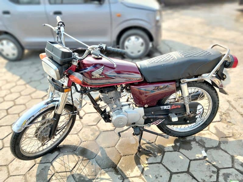 Honda 125 2016 model sale. engine bi  bilkul ok ha 4