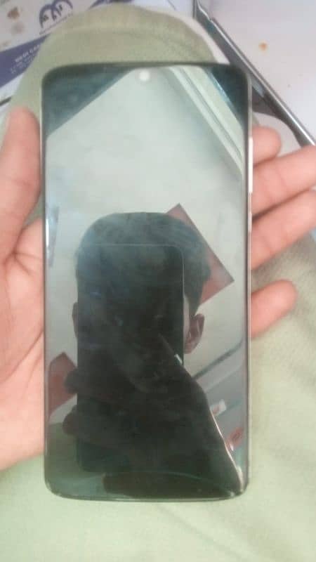 moto Z4 condition 9/10 colour white 4/128Gb not-pta 4