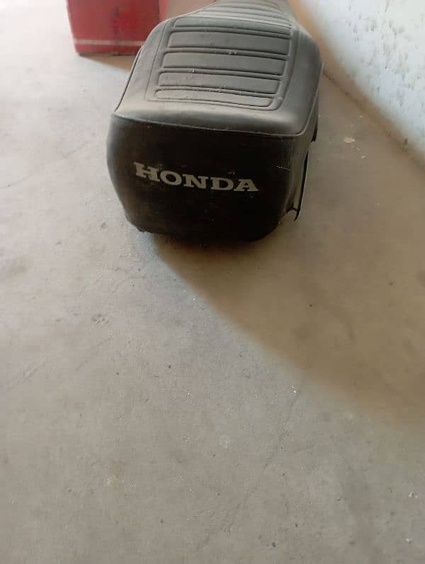 Honda 125 seat 2