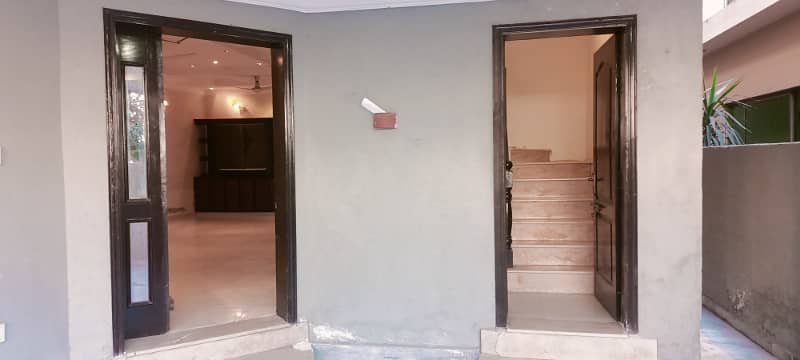 Investor rate 10 marla double unit used house available for sale in bahria town phase 4 1