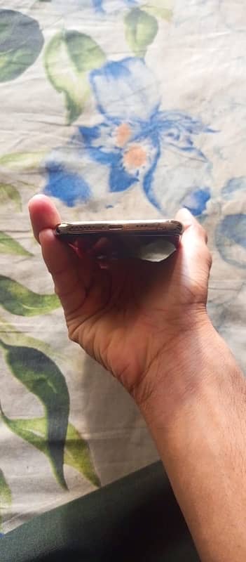 selling my iphone xs non pta clean set price kam hojaige 3