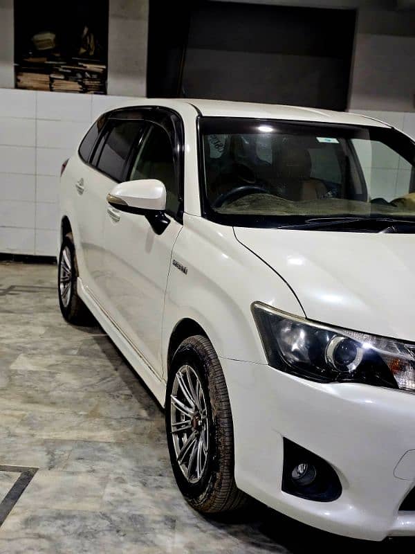 Toyota Corolla Fielder 2013 1