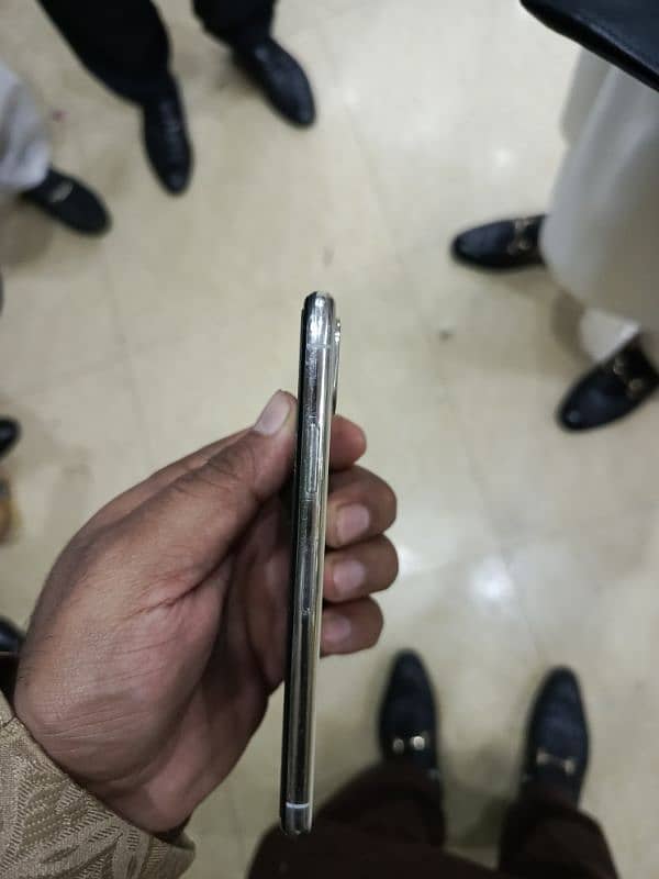 iPhone XS 256 all ok non PTA price 50000 hai raabta number 03074226918 2