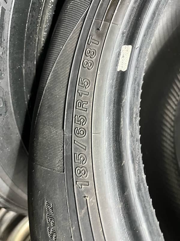 185-65-15 Yokohama Bluearth es32 2 tyres used 5