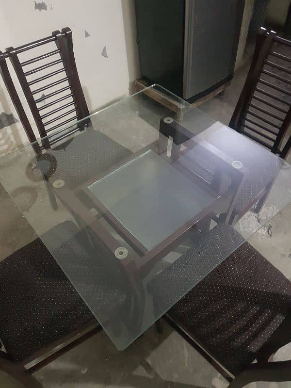 Brand new dinning table with 4 chairs 6