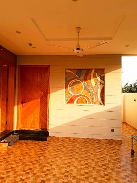 8 Marla Modern House For Sale Back of 120ft Road Near to Commercials & Park Ideal Location 8