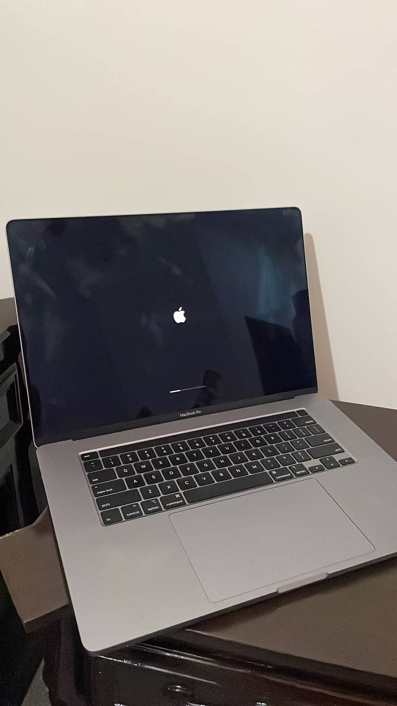 Macbook Pro 2019 16 inch i9 -32 GB & 512 GB 1