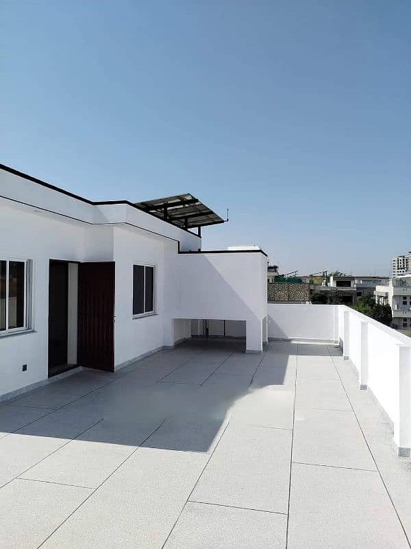 30x60 house avilebal for sale in G15 8