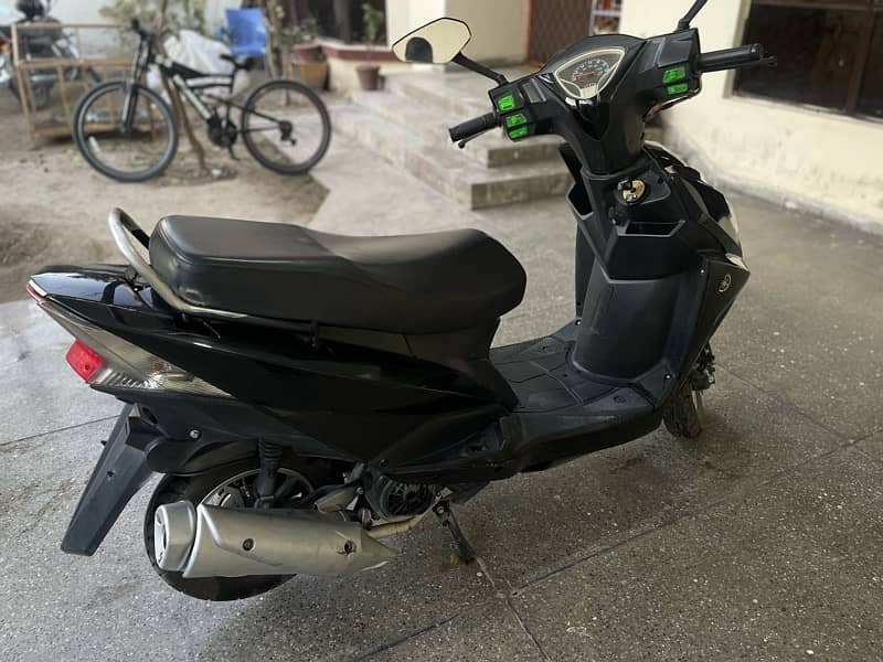 Scooty 125cc Hero Petrol 14