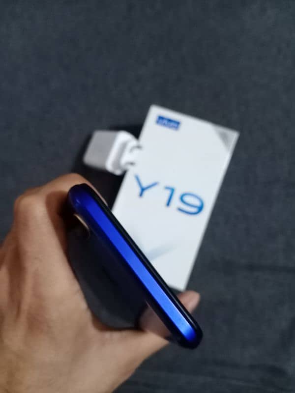 Vivo Y19 256GB & 8GB< Box Charger bi ha Condition bi lush ha 3