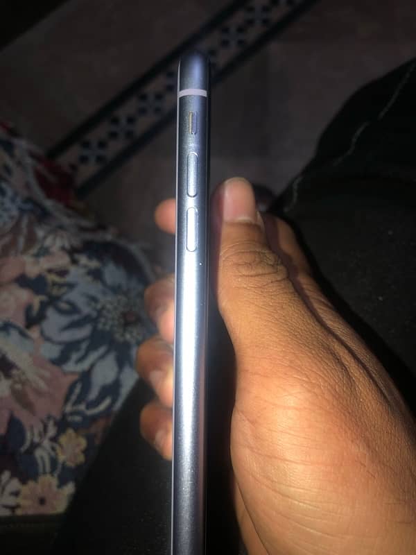 i phone 11 non pta 10/9 condition waterpack 3