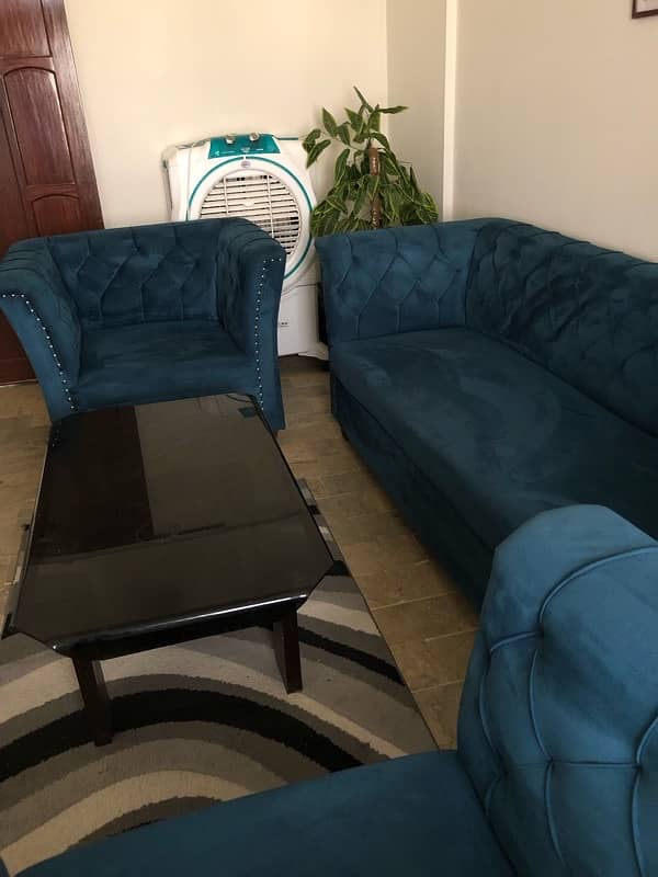 I want to sale 5 seater sofa set 30k 3