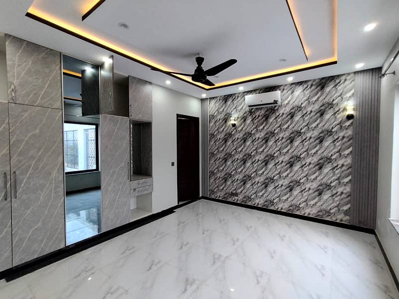 1 Kanal Modern Design Low Price Brand New Luxury Palace FOR RENT 21