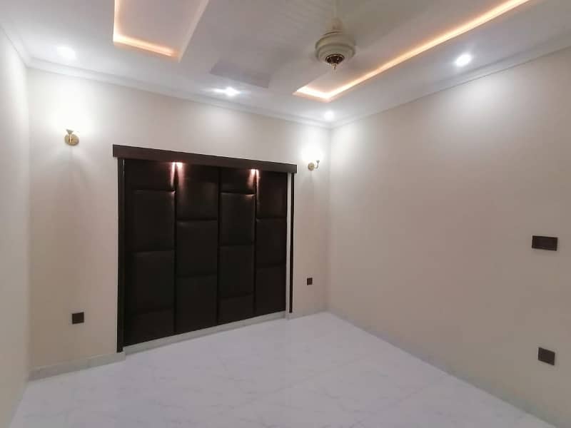 Prime Location House Sized 5 Marla Available In Central Park Housing Scheme 9