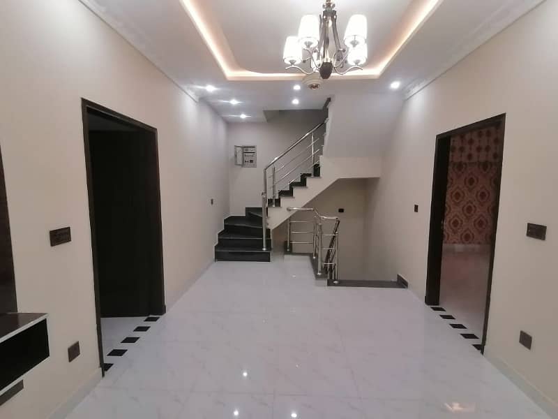 Prime Location House Sized 5 Marla Available In Central Park Housing Scheme 15