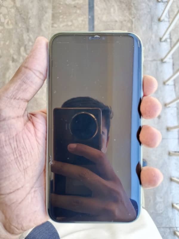 Iphone 11 64 GB PTA Approved 10/10 4