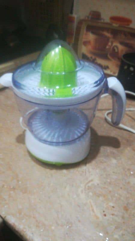 electric juice maker in new conditions 0