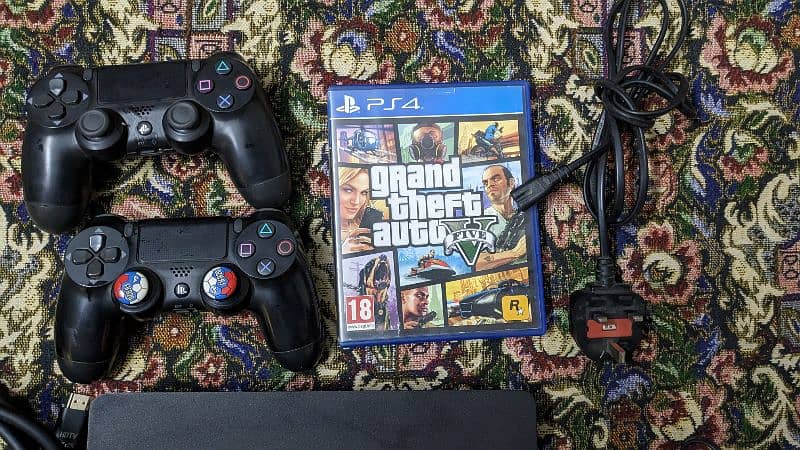 ps4 slim 500gb with 2 controllers and GTA 5 1