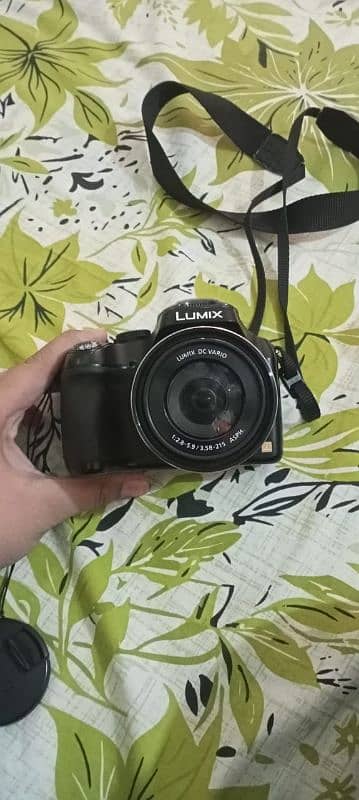 lumix DMC-FZ70 DSLR 1