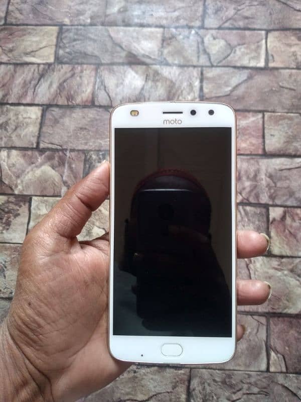 one plus n200 moto Z2 play 5